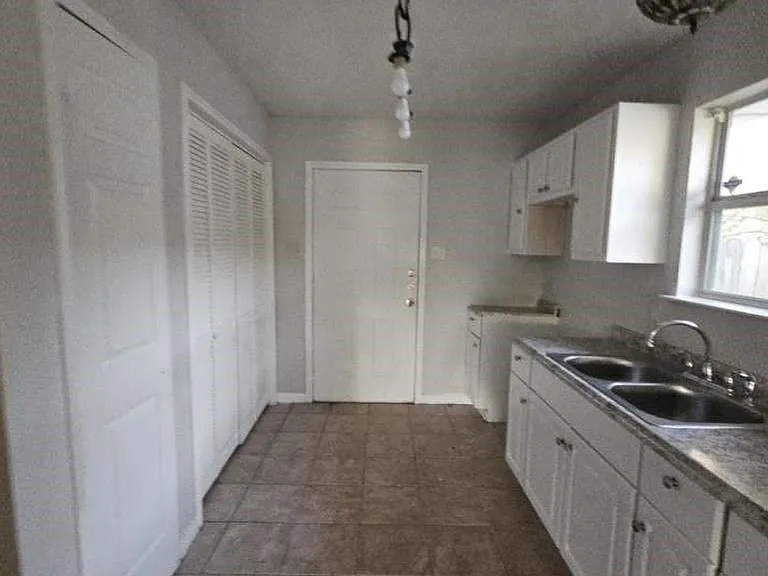 11919 Greenmesa Dr — Photo 4