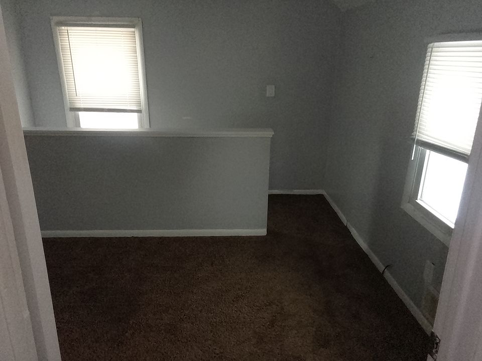 2nd image of 541 Pine St