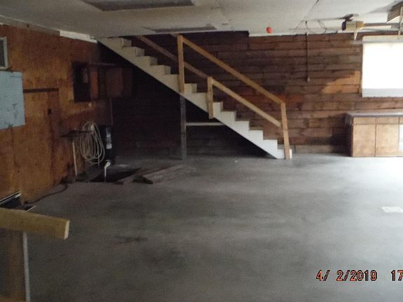 5th image of 15450 Larsen Ave