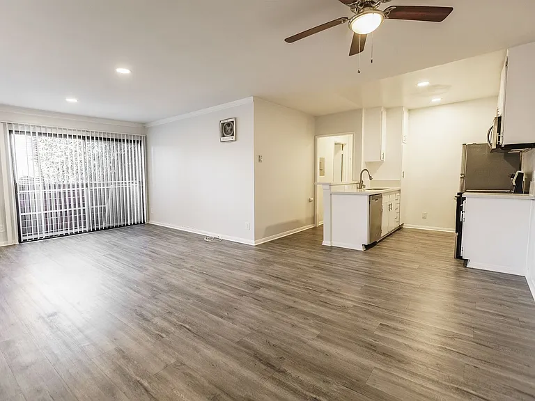 4444 Ensign Avenue — Photo 40