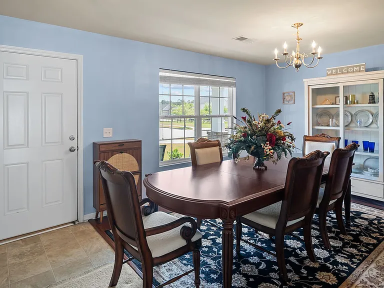 415 Valdez Ct — Photo 6