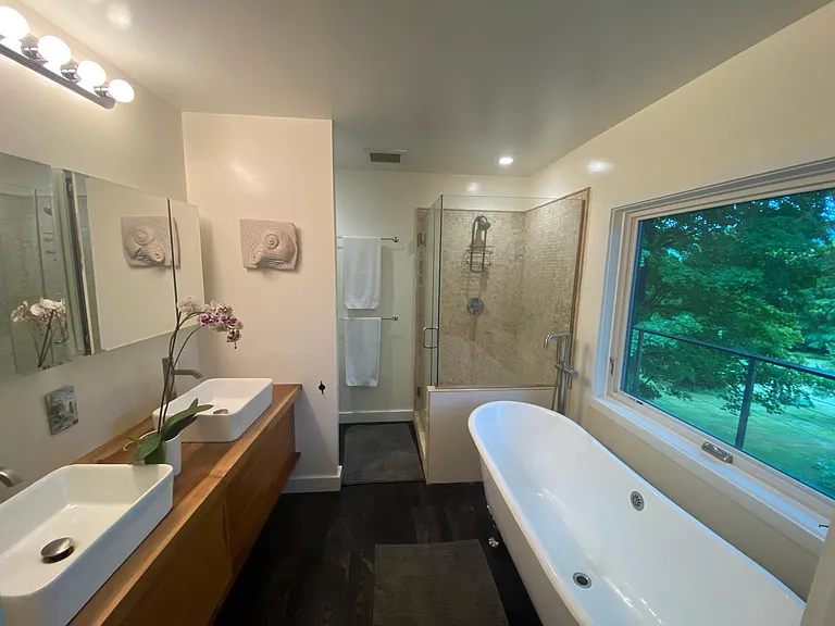 En Suite bathroom