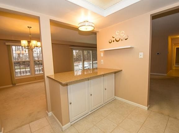 5th image of 1077-111 Greenleaf Blvd