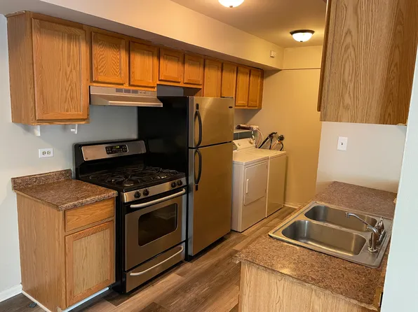 10S421 Echo Ln APT 2F, Willowbrook, IL 60527