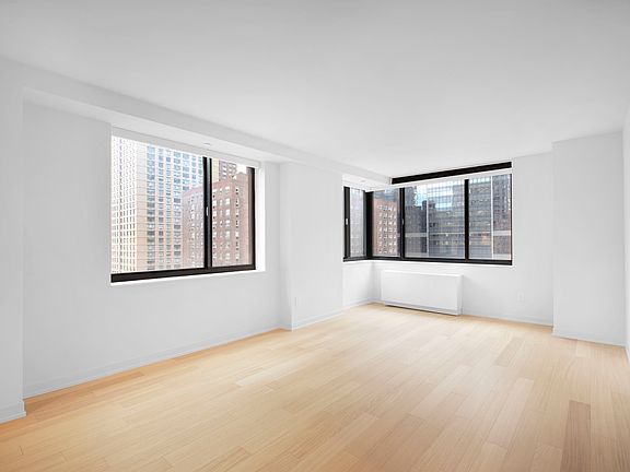 3rd image of 1 Columbus Pl APT S10g