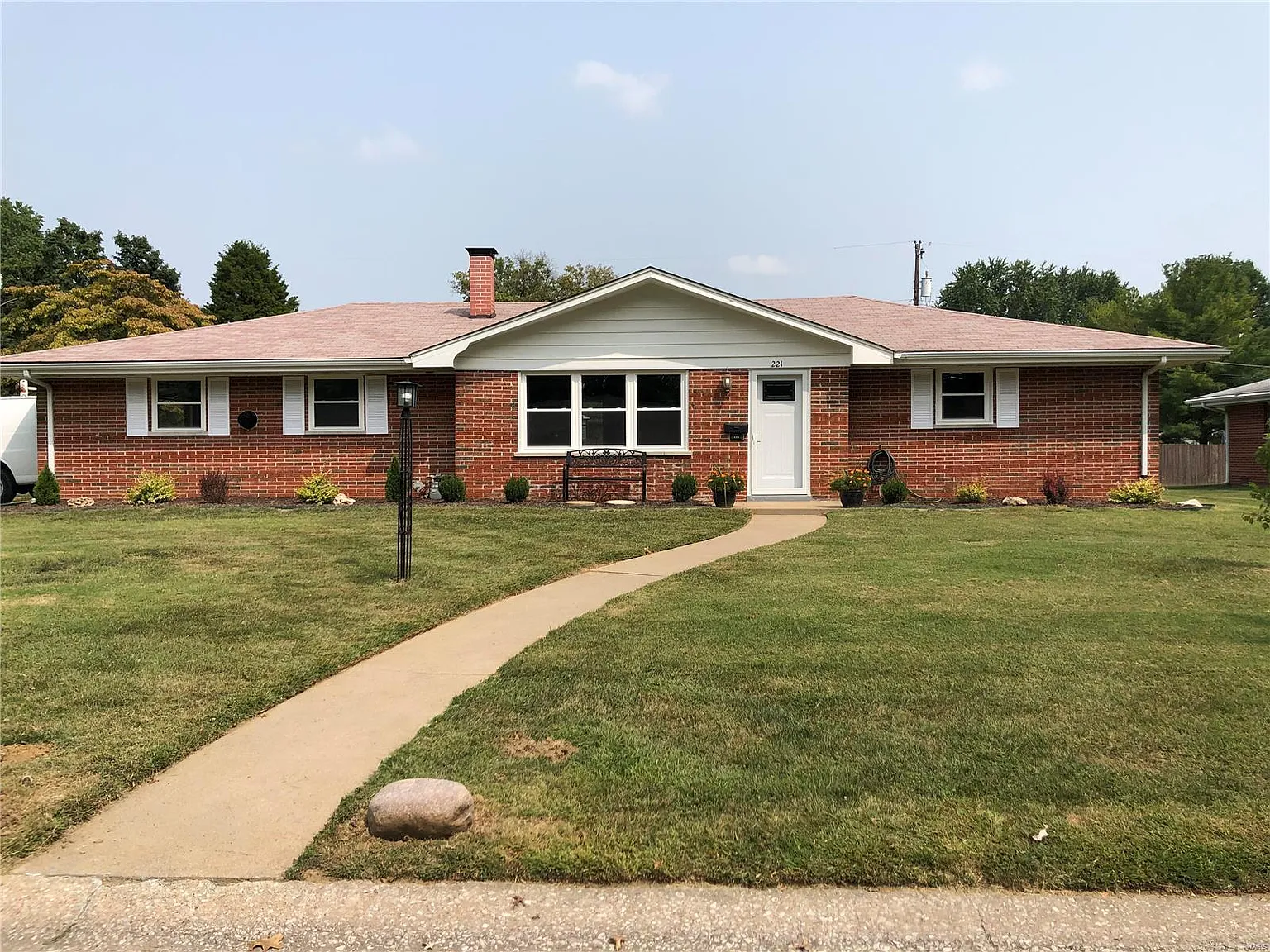 221 Springdale Dr photo 1