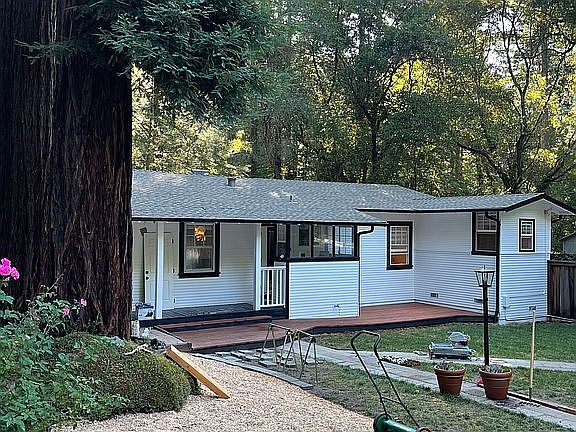 3rd image of 133 Larkspur St