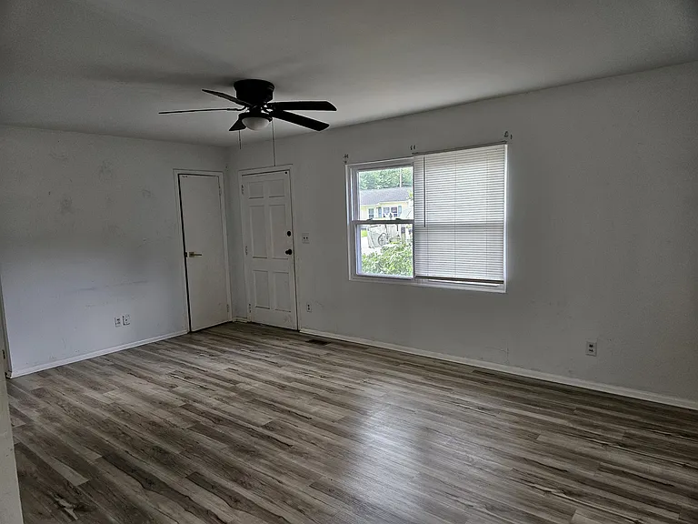 2804 Lawndale Dr — Photo 4