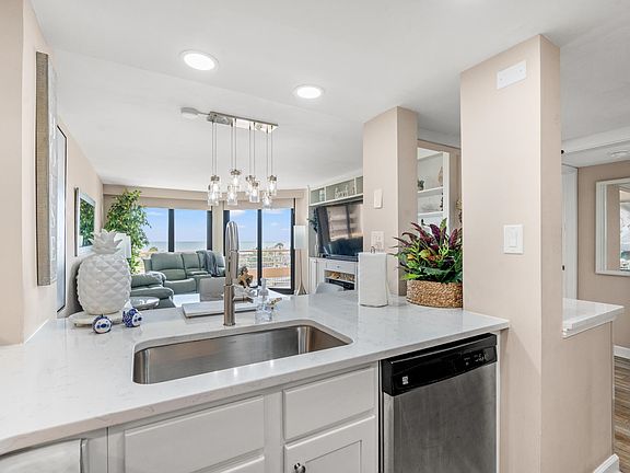 5th image of 100 Ocean Creek Dr. #D-3