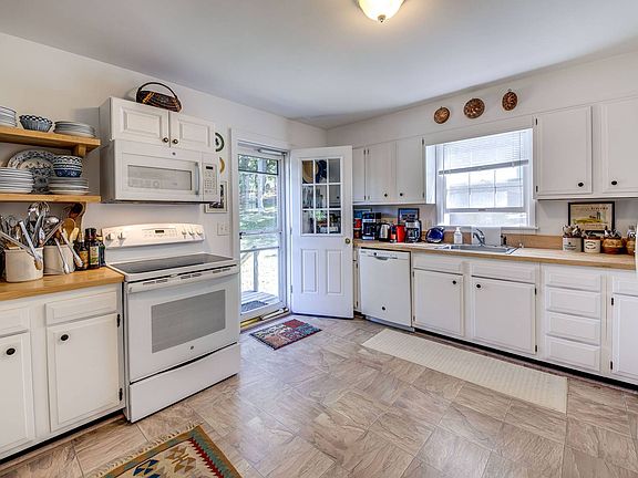 4th image of 27 Joels Ln