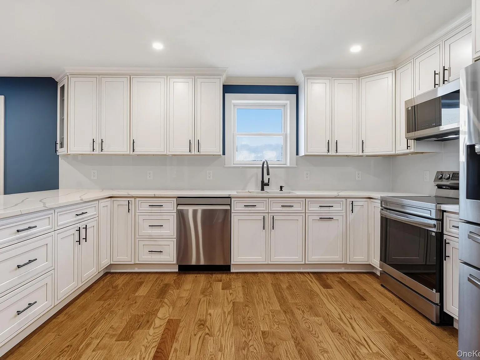 3 bed, 2.0 bath, 1300 sqft, $4,500 — Photo 2