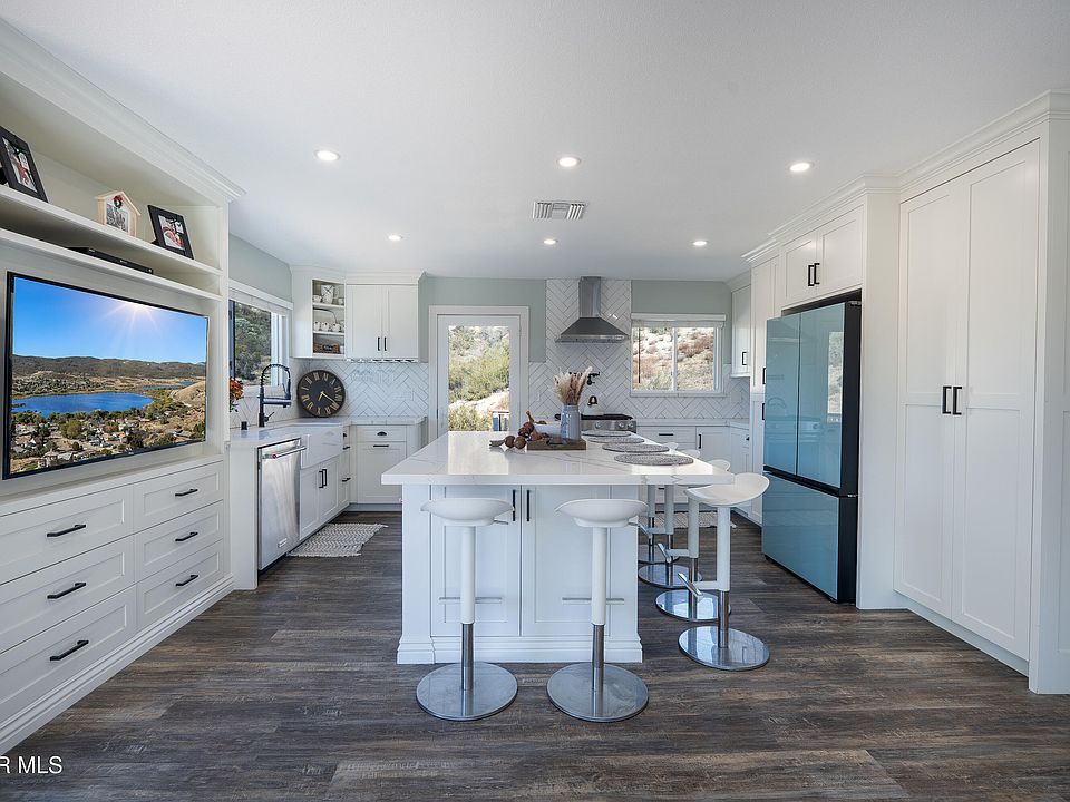 1st image of 43379 Lookabout Rd