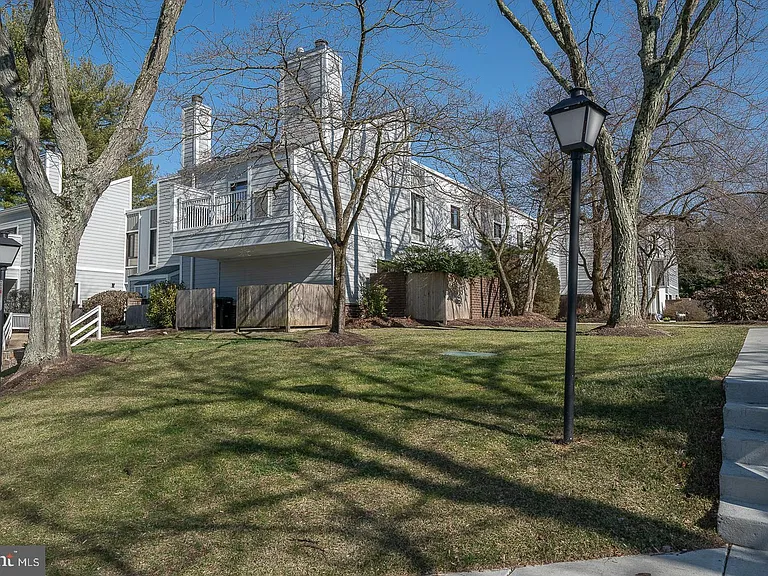 1710 Oakwood Ter #B — Photo 19