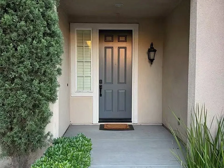 393 S Cantabria Ct — Photo 2