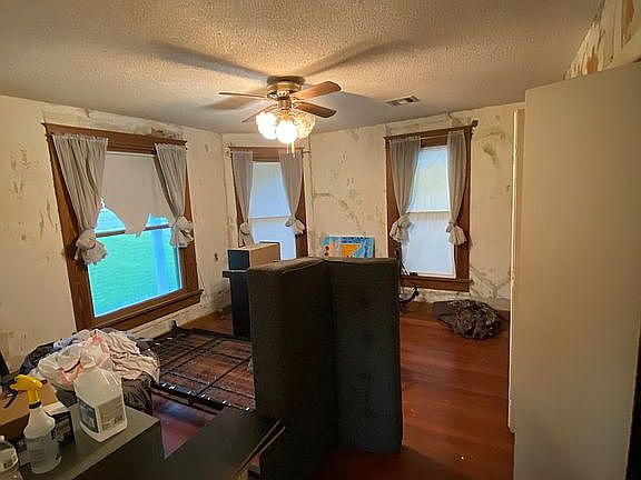 2nd image of 304 S Linden St