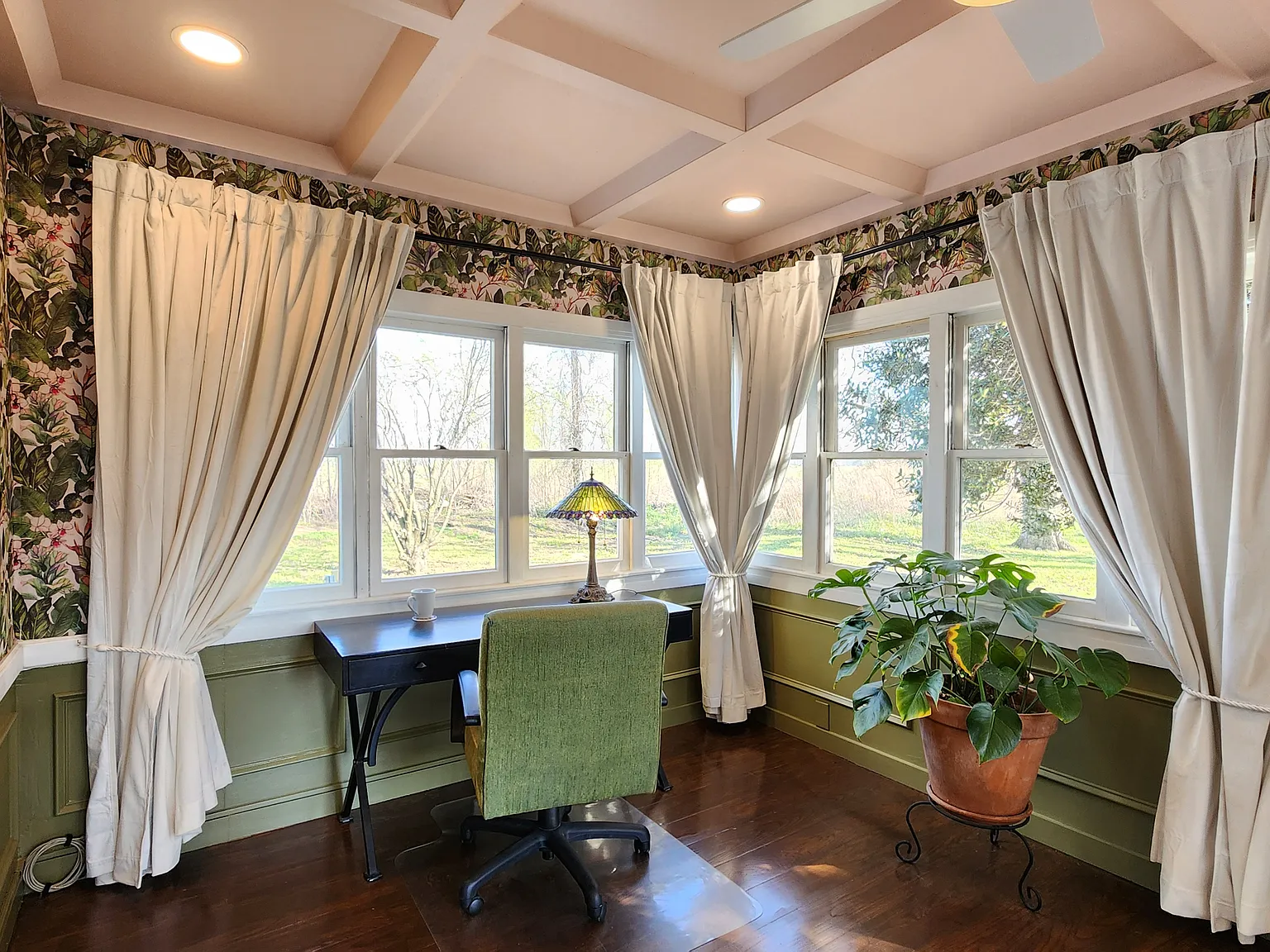 4 bed, 2.5 bath, 2035 sqft, $3,590 — Photo 3