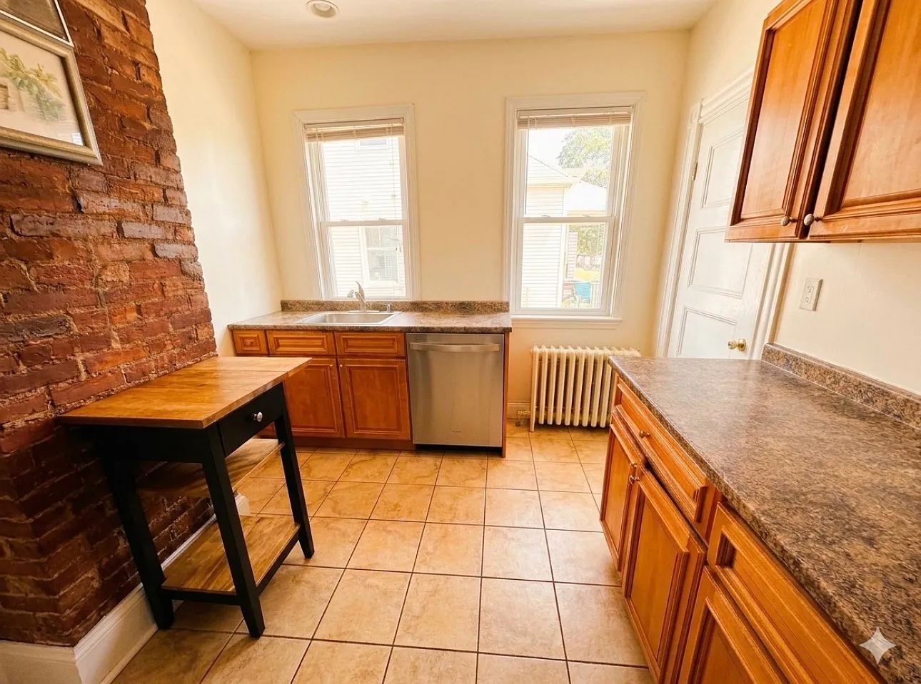 3 bed, 1235 sqft, $2,950 — Photo 2