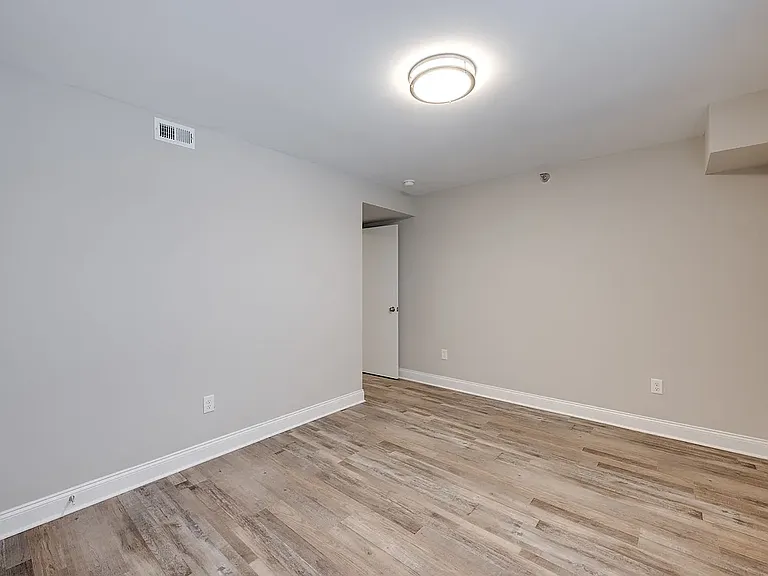 Park Ridge Apartments — Photo 9