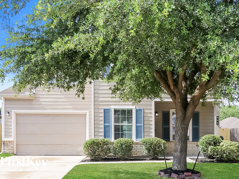 802 Eagles Glide Dr — Photo 1