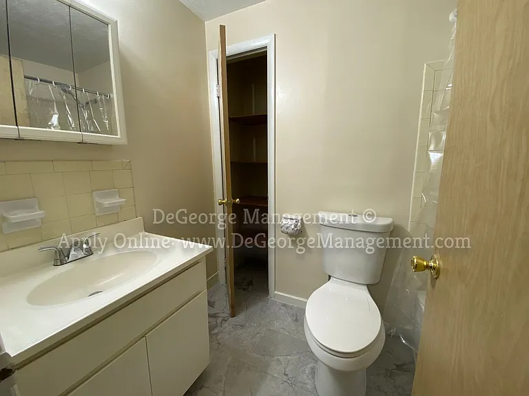 Woodside Court Apartments — Photo 32