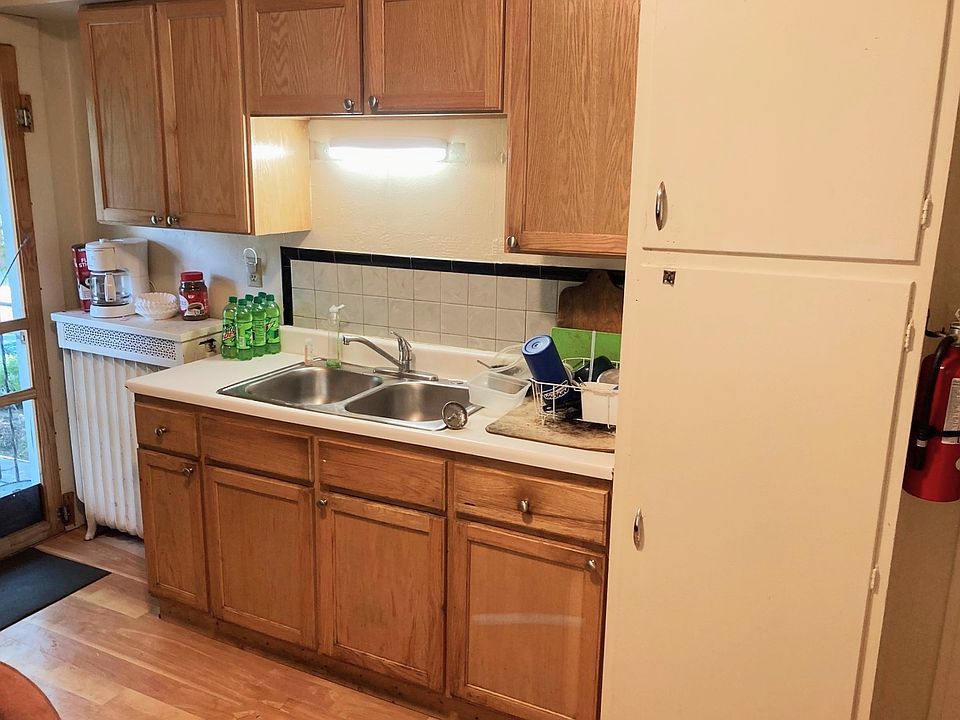 Shared Kitchen, Pantry