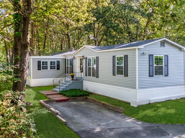 54 Brown Avenue, Seabrook, NH 03874