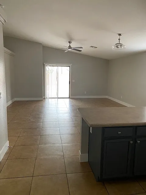4 bed, 1940 sqft, $1,950 — Photo 4