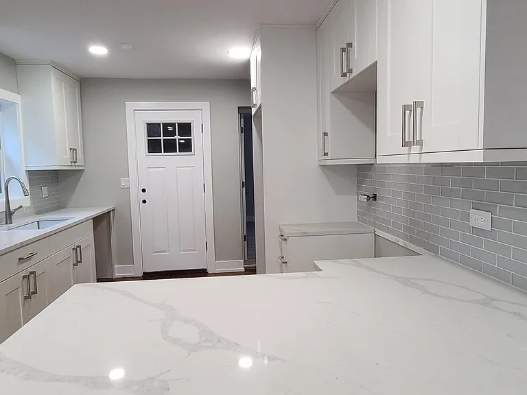 5144 N Avers Ave #1 — Photo 6