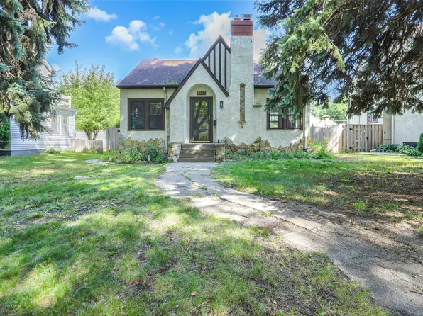 1317 4th St N, Fargo, ND 58102