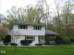 33 Huckleberry Dr, Norwalk, CT 06850