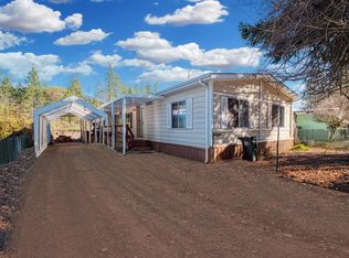 231 Honeybee Ln, Cave Junction, OR 97523