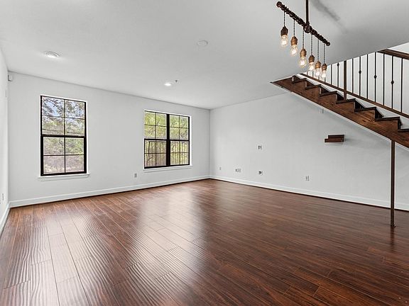 5th image of 1602 Elgin St APT 10