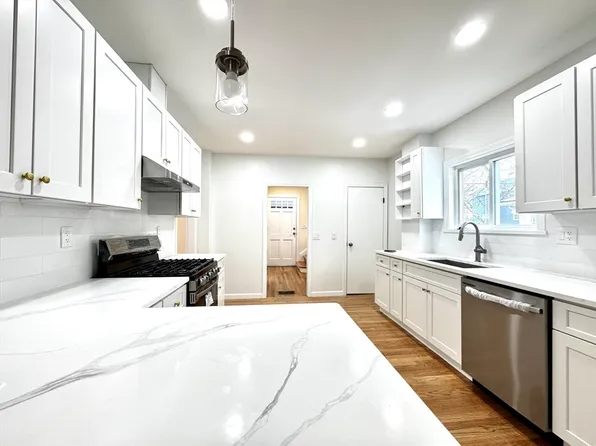 98 Safford St, Quincy, MA 02170