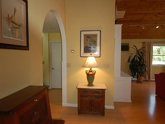 4th image of 51 Lakeside Dr
