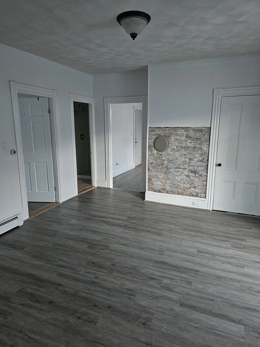 Building Photo - 185 Forest St #1