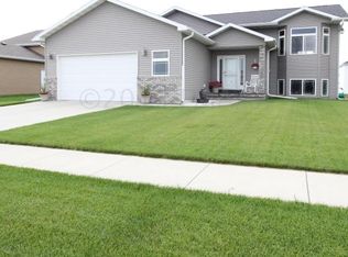 3365 27th St S, Moorhead, MN 56560