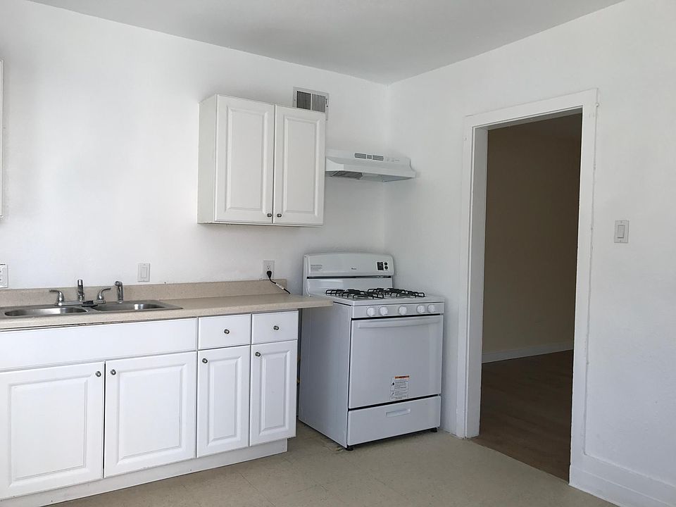 1st image of 516 Columbia Dr SE APT 7