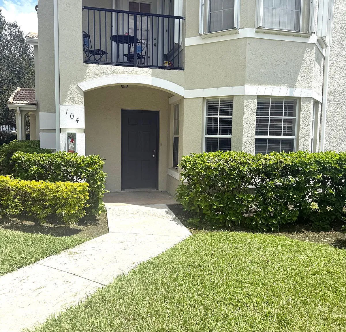 2 bed, 2.0 bath, 1253 sqft, $2,100 — Photo 2