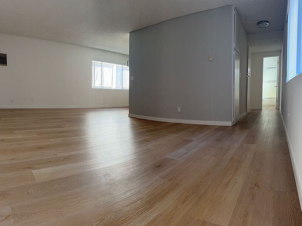 1st image of 5303 Yarmouth Ave #205