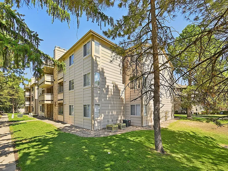 Hunter's Run Apartments — Photo 53