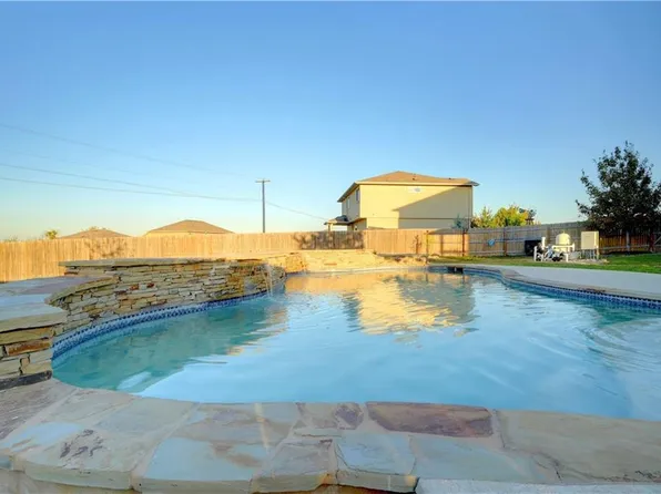 122 Leon River Loop, Hutto, TX 78634