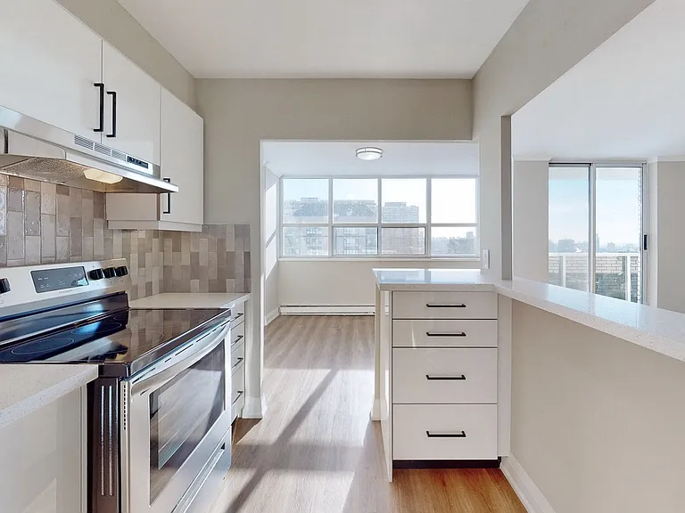 40 Pleasant Blvd — Photo 5