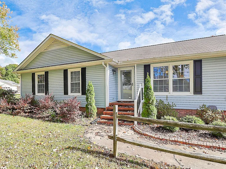 4227 Deerfield Dr — Photo 15