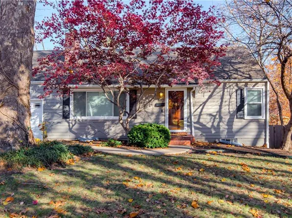 5112 W 72nd St, Prairie Village, KS 66208