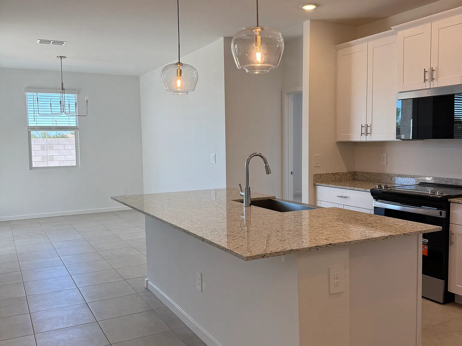 4 bed, 1832 sqft, $1,875 — Photo 4