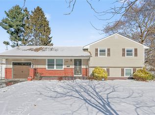 89 Picturesque Dr, Rochester, NY 14616