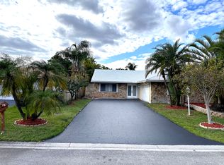 676 NW 107th Ln, Pompano Beach, FL 33071