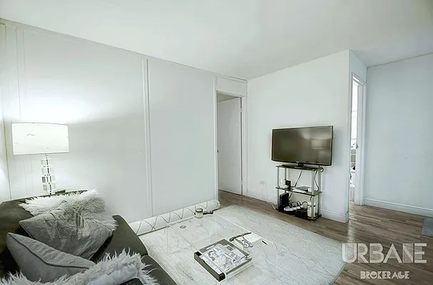 Rented by Urbane Brokerage | media 20