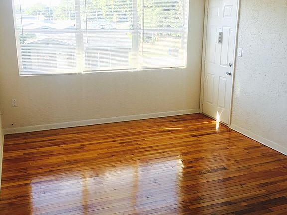 2nd image of 1726 6th St S APT 4