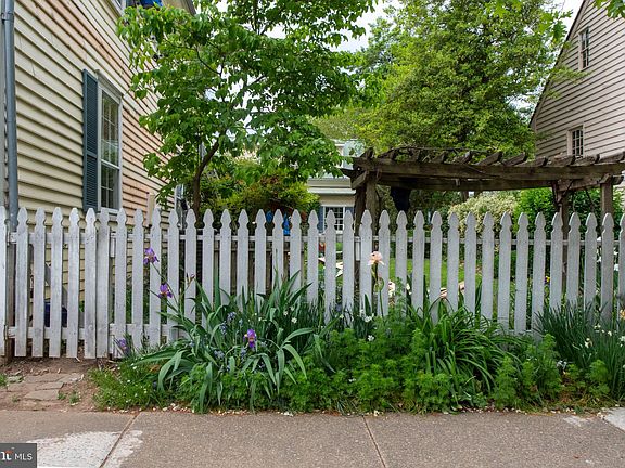5th image of 1300 Caroline St